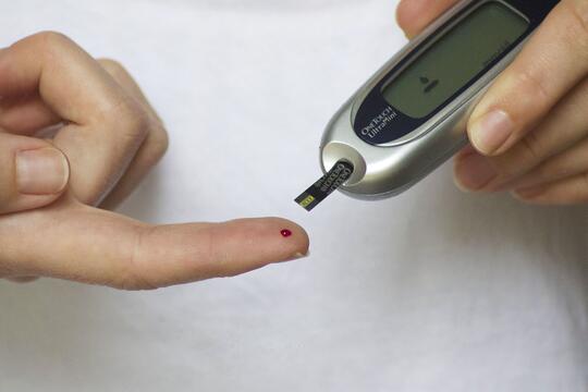 Diabetes blodsukkermåling illustrasjon