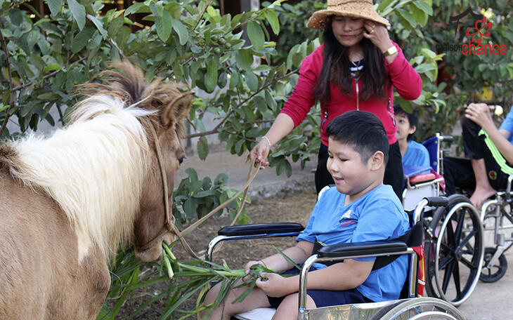 Vietnamesiske barn i rullestol