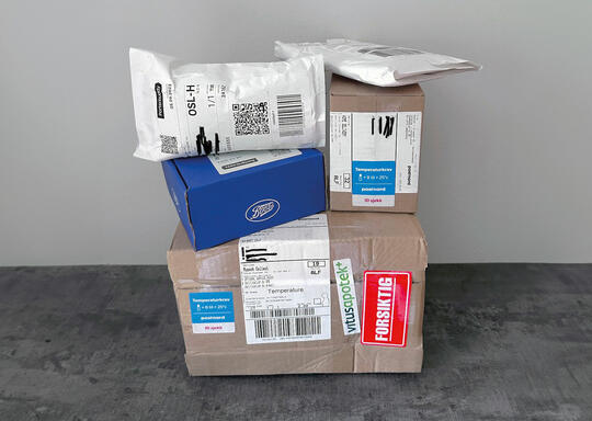 Mottatte pakker fra testkjøp i nettapotek. Foto Kristin Rosmo
