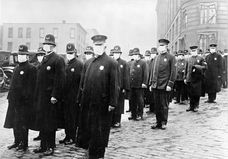 Farmaceutenes historie: 1915–1930: Fremgang og krise